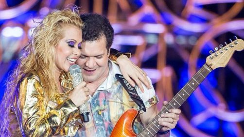 Ximbinha e Joelma no palco durante show da Banda Calypso