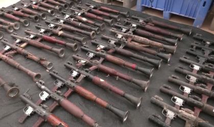 Israel mostra esconderijo com armas usadas pelo Hamas nos atos terroristas; veja imagens