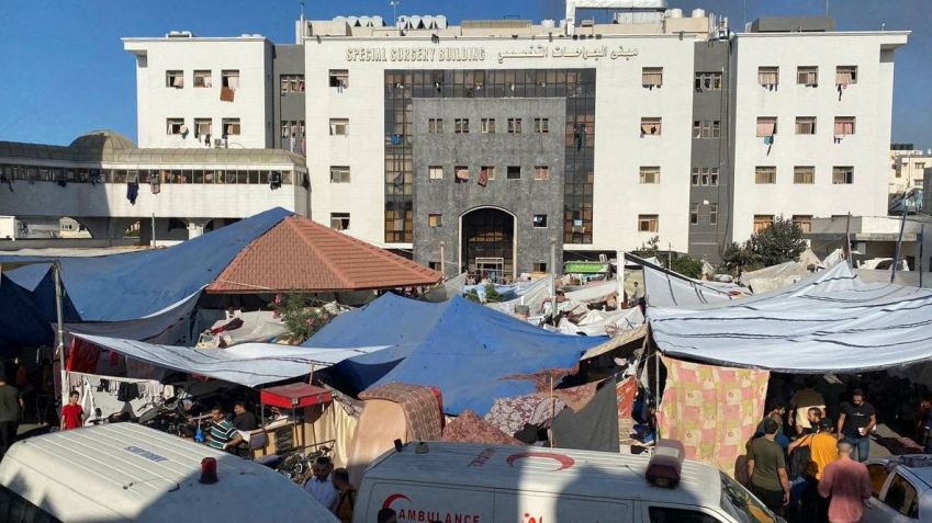 Palestinos se abrigam no hospital Al Shifa, em Gaza 7/11/2023 REUTERS/Stringer/Arquivo / 7/11/2023 REUTERS/Stringer/Arquivo
