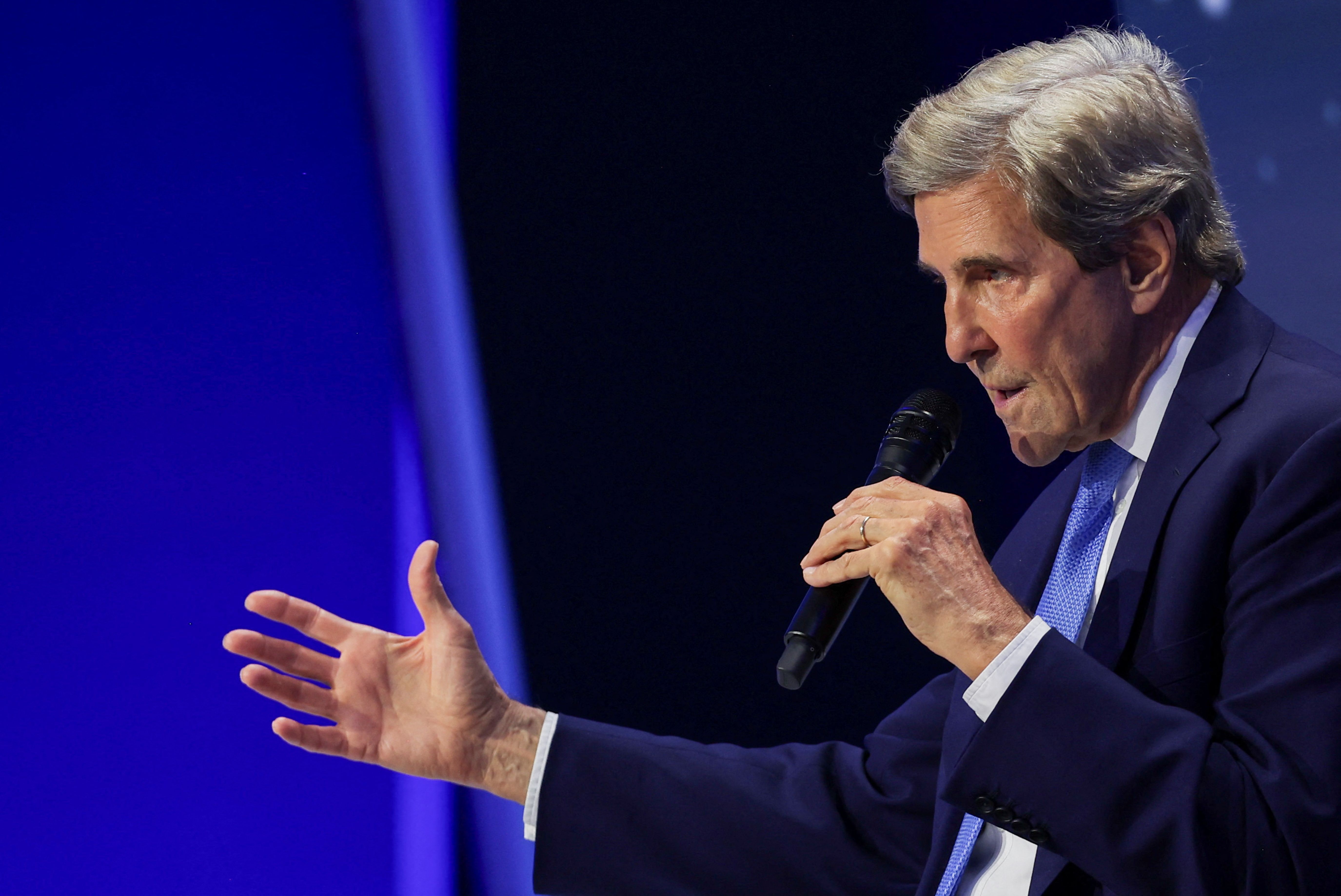 O enviado Especial dos EUA para o Clima, John Kerry, participa da Cúpula de CEOs da Cooperação Econômica Ásia-Pacífico (APEC) em São Francisco, Califórnia