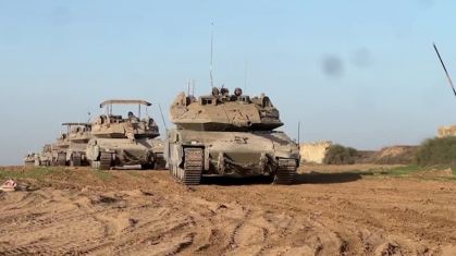 Tanques israelenses deixam a Faixa de Gaza após acordo de trégua com o Hamas para a libertação de reféns e entrada de ajuda humanitária