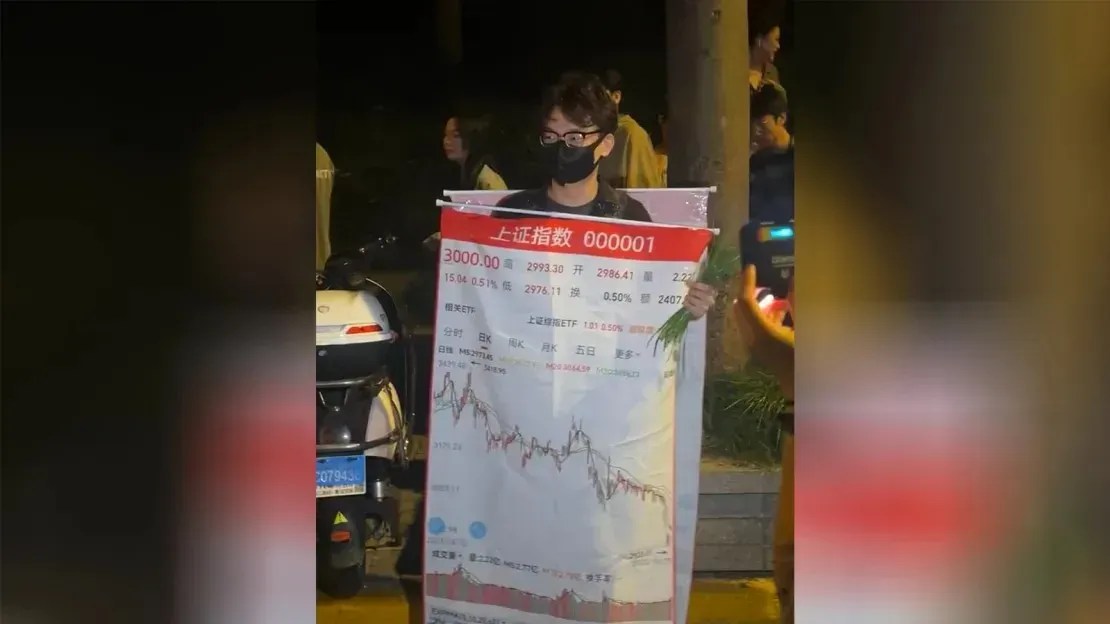 Jovem chinês fantasiado como índice da China em desfile de Halloween / Reprodução: Xiaohongshu