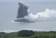 Nova ilha se forma no arquipélago japonês após erupção vulcânica submarina
