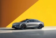 Huawei lança carro elétrico para competir com Tesla