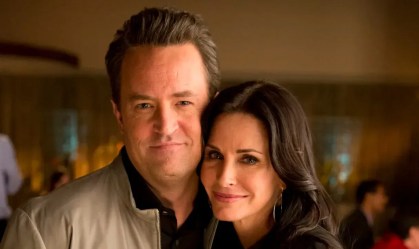 Courteney Cox faz homenagem a Mathew Perry: "Sinto sua falta todos os dias"