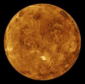 Visão simulada por computador do hemisfério norte de Vênus, feita a partir da vista da sonda Magalhães, da Nasa