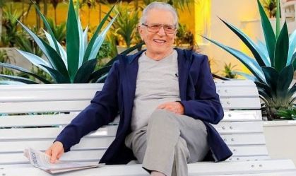 Carlos Alberto de Nóbrega recebe alta após acidente doméstico