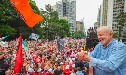PT deverá ter até 13 candidatos em capitais e participação direta de Lula em 2024, diz senador