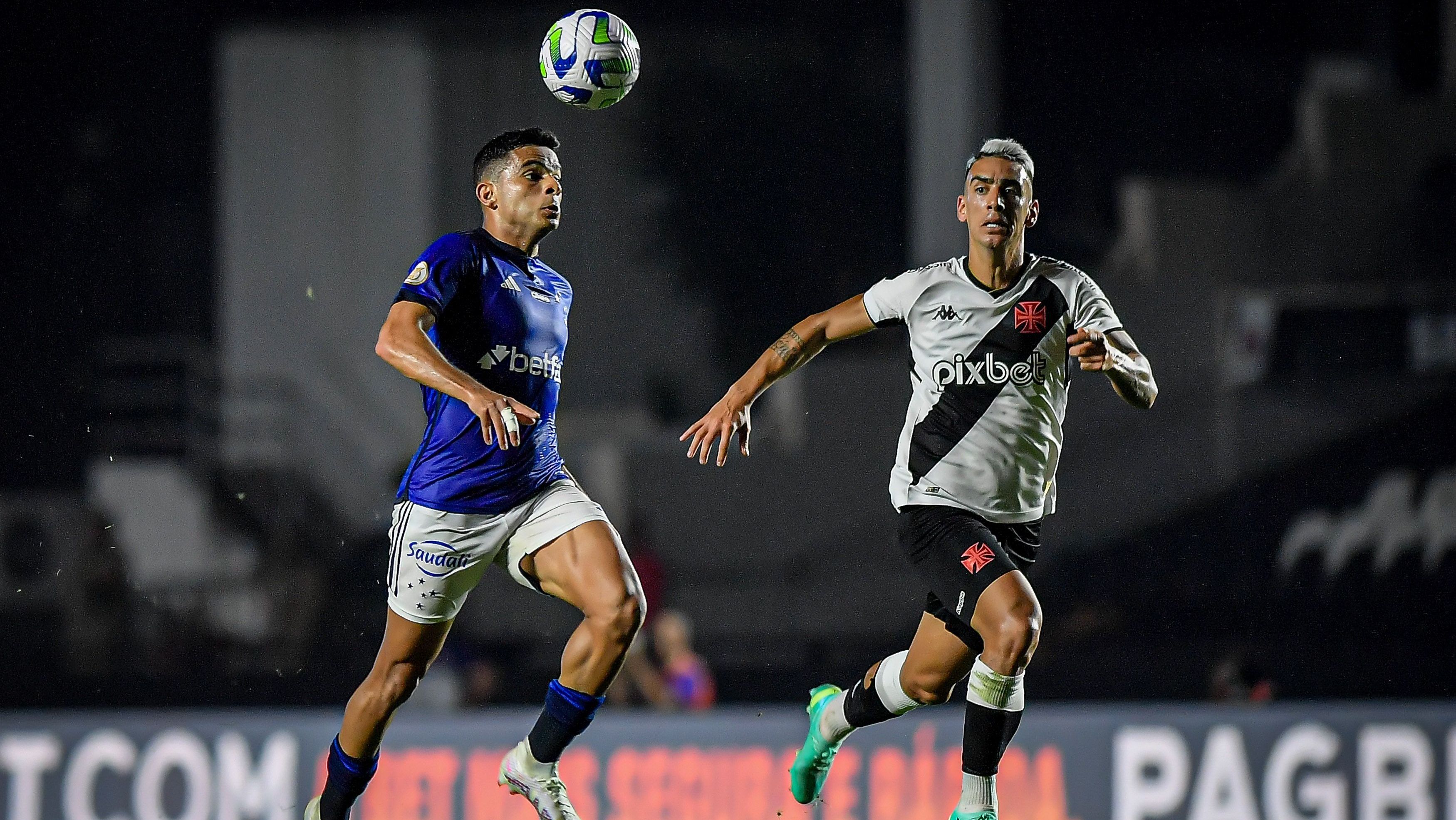 Vasco e Cruzeiro em partida do primeiro turno