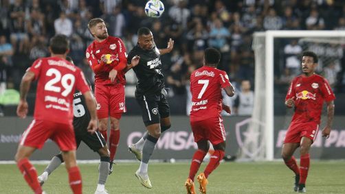 Botafogo e Red Bull Bragantino em campo pelo turno do Brasileirão