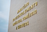 Balança comercial registra superávit de US$ 2,2 bilhões em janeiro