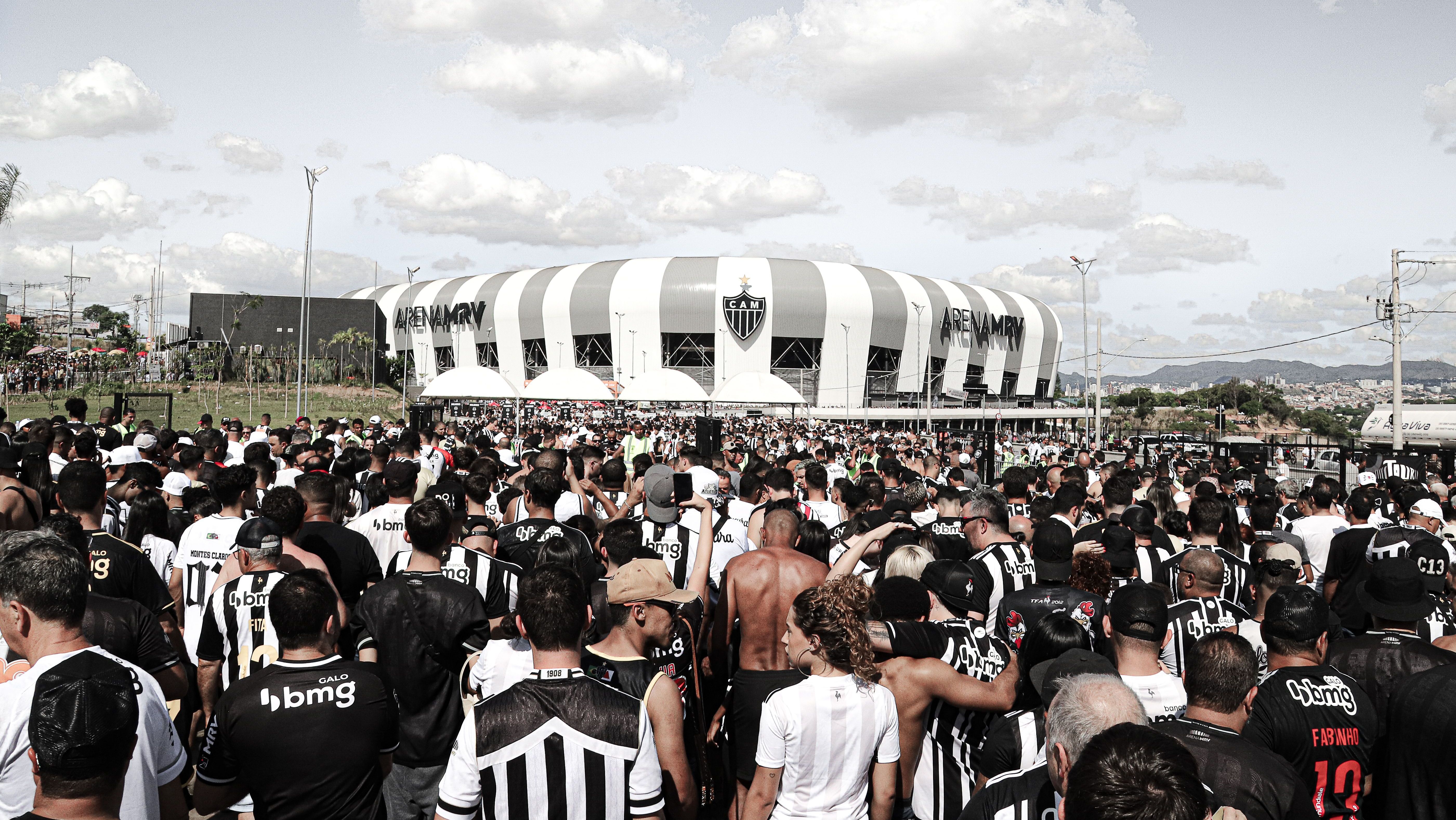 Torcida do Atlético entrando na Arena MRV