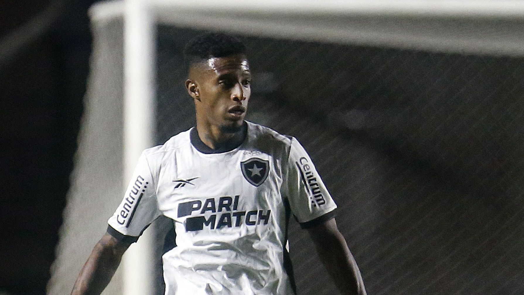 Tchê Tchê em ação na partida contra o Vasco em São Januário