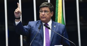 O senador Carlos Viana (Podemos-MG) durante fala no plenário do Senado