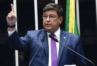 Senador protocola PL que proíbe monetização das redes sociais de políticos