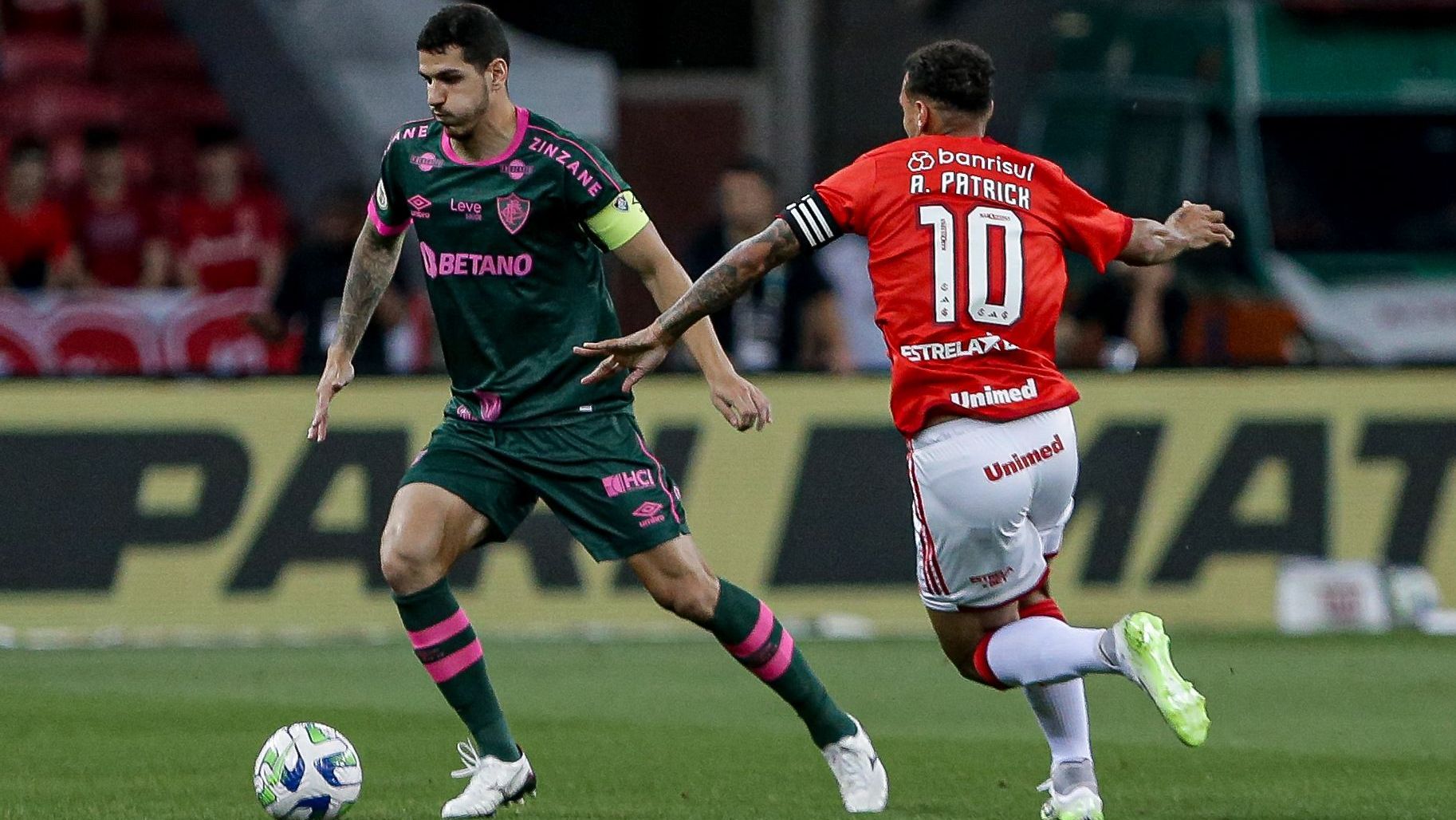 Nino e Alan Patrick em campo na noite desta quarta (8)