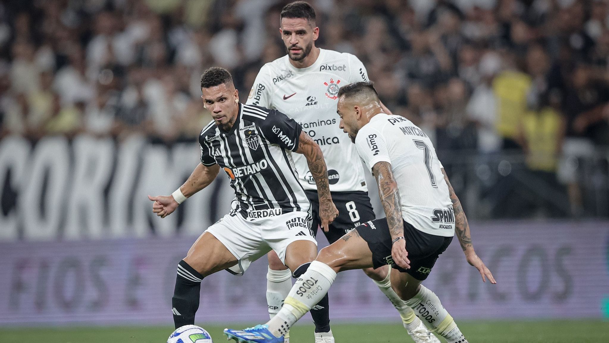 Paulinho, do Atlético-MG, assumiu a artilharia do Brasileirão