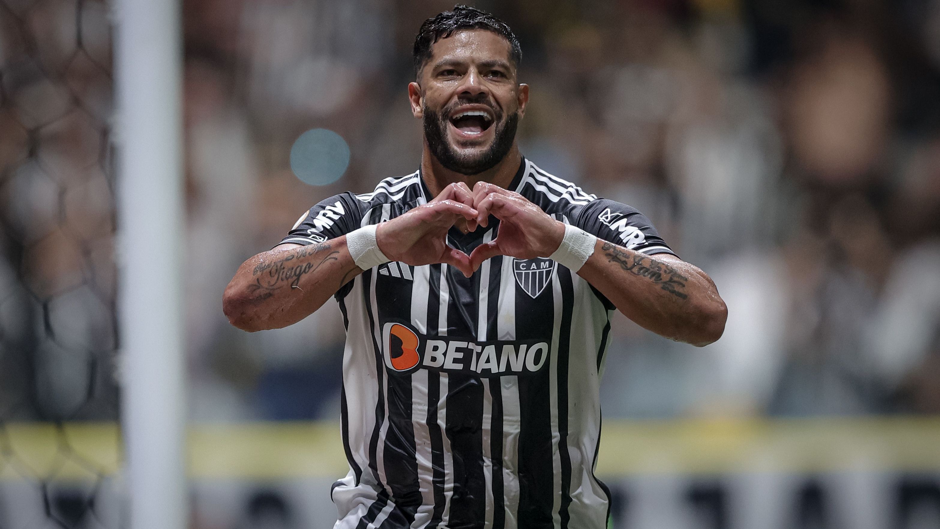 Hulk comemora o 400º gol como profissional