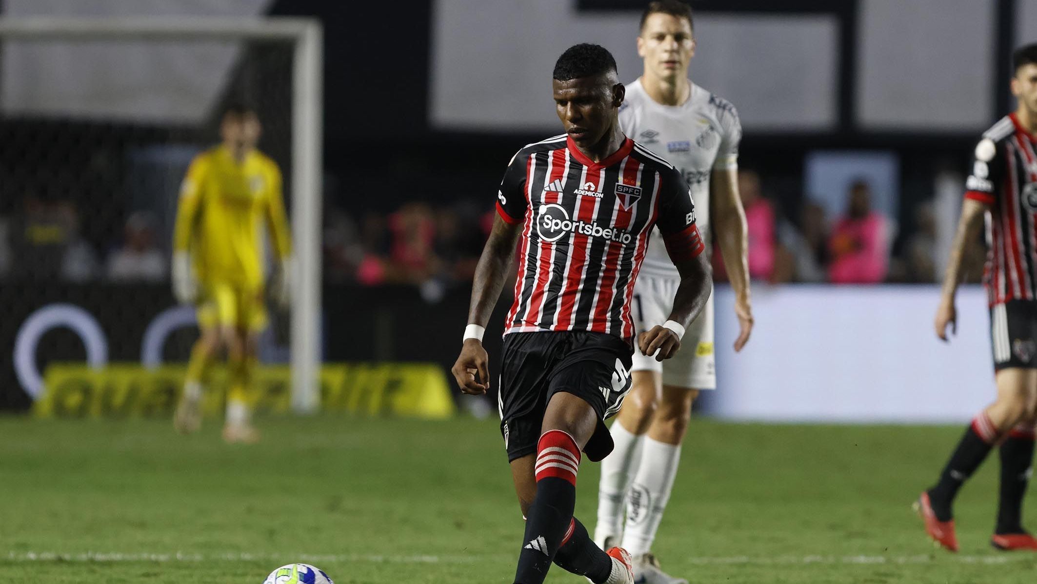 Arboleda na partida contra o Santos