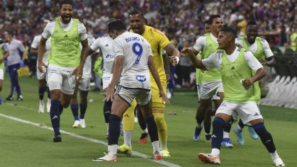 Bruno Rodrigues comemora o gol da vitória do Cruzeiro sobre o Fortaleza
