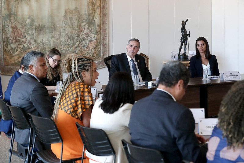 Presidente do STF, Luís Roberto Barroso fez reunião com a bancada negra da Câmara do Deputados nesta segunda-feira (20)