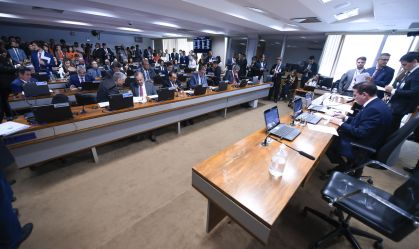 Comissão do Senado aprova três indicados de Lula para diretoria do BC