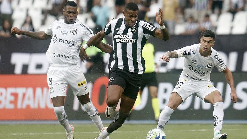 Lance de Botafogo 1 x 1 Santos no Nilton Santos
