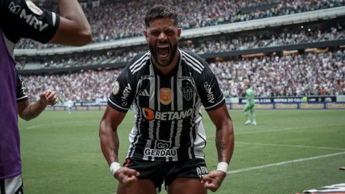 Hulk comemora gol contra o Grêmio