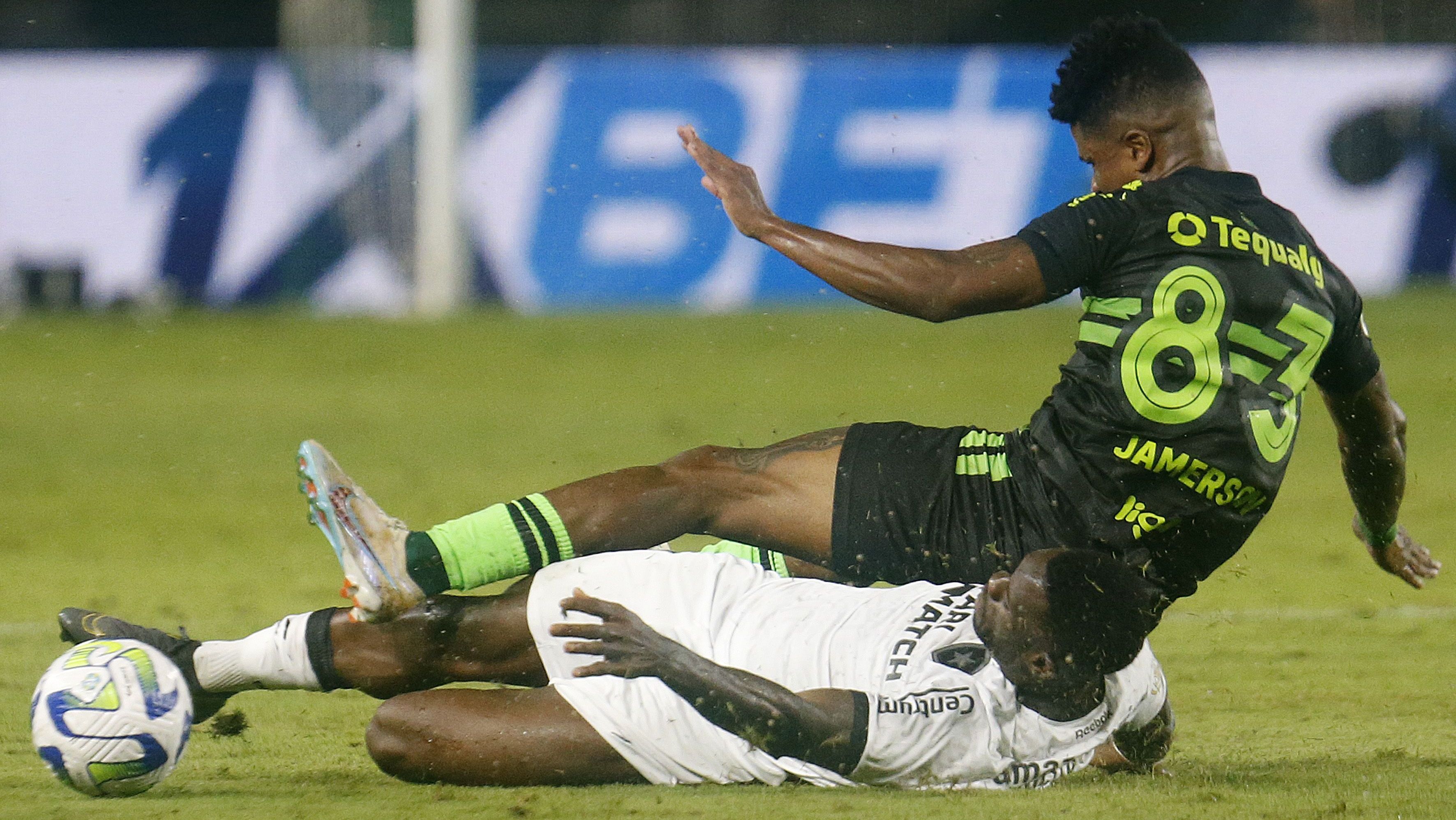 Coritiba e Botafogo em campo pela 36ª rodada do Campeonato Brasileiro