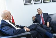 Dino foca em senadores indecisos e usa até WhatsApp em busca de apoio por vaga no STF