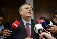 Dino se reúne com oposição fora do Senado para tentar quebrar resistências