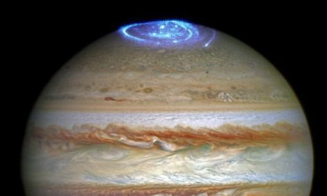 Imagem de Júpiter capturada com o Telescópio Espacial Hubble, da Nasa/ESA, para estudar auroras do planeta (como registrada no topo da foto)