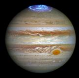 Imagem de Júpiter capturada com o Telescópio Espacial Hubble, da Nasa/ESA, para estudar auroras do planeta (como registrada no topo da foto)