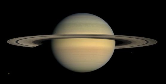 Saturno e seus aneis; o planeta tem 146 luas, mas que não estão visíveis na imagem captada pela equipe de pesquisa