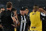 Diretas do Benja: Torcedor do Botafogo com os dois pés atrás