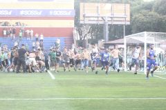 Cenas da briga entre torcedores de Coritiba e Cruzeiro