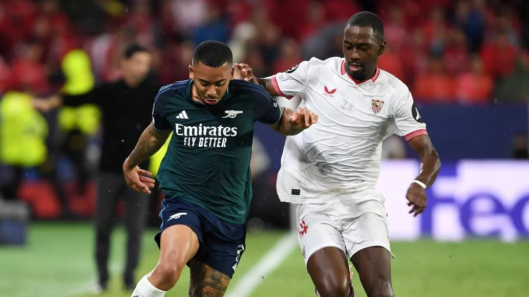 Gabriel Jesus em jogo contra o Sevilla