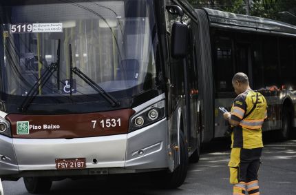Greve de ônibus é suspensa em São Paulo