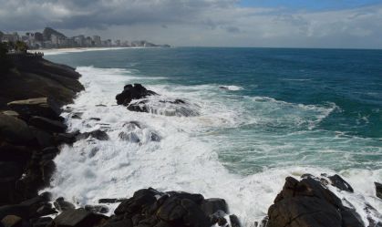 Marinha emite alerta de ressaca para litoral do Rio; ondas podem chegar até 4 metros