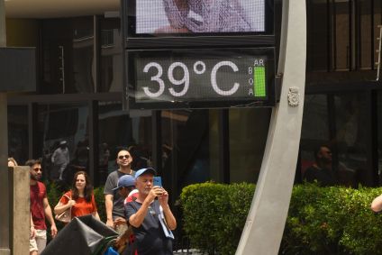 Cidade de São Paulo registrou mais um dia de altas temperaturas; previsão é de chuva e ventos fortes para o fim de semana