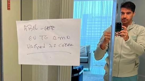 Abel Ferreira compartilhou imagem com os bilhetes que ganhou de vizinhos