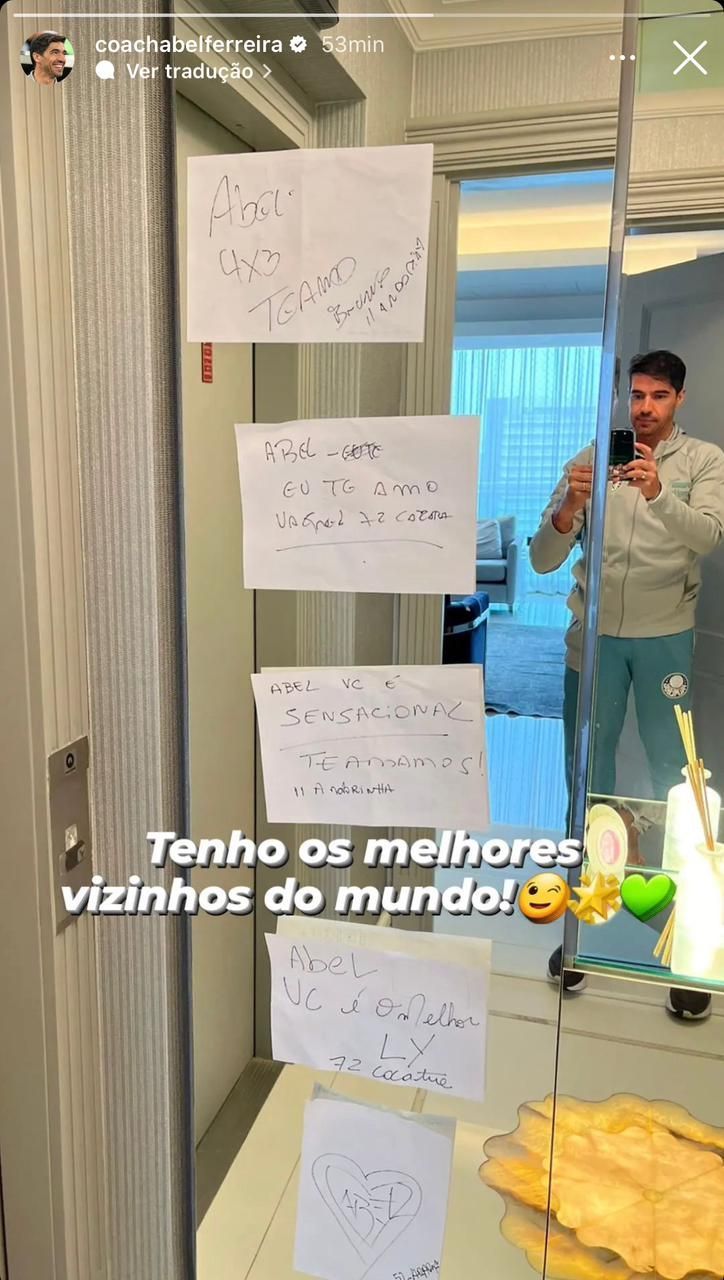Abel Ferreira compartilhou imagem com os bilhetes que ganhou de vizinhos / Reprodução/Instagram