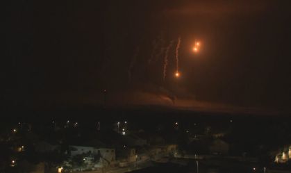Explosões intensas iluminam céu de Gaza nesta quinta; veja