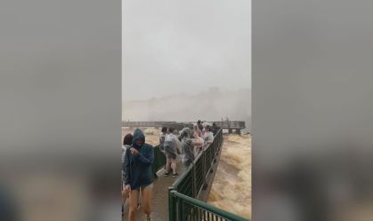 Passarela das Cataratas do Iguaçu é fechada por alta vazão do rio