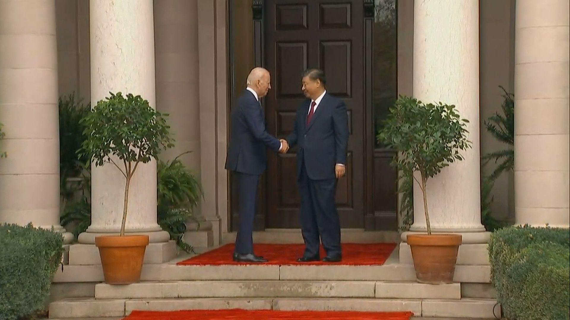 Presidentes da China e dos Estados Unidos, respectivamente Xi Jinping e Joe Biden, se encontram na Califórnia, nos EUA / Reprodução/CNN
