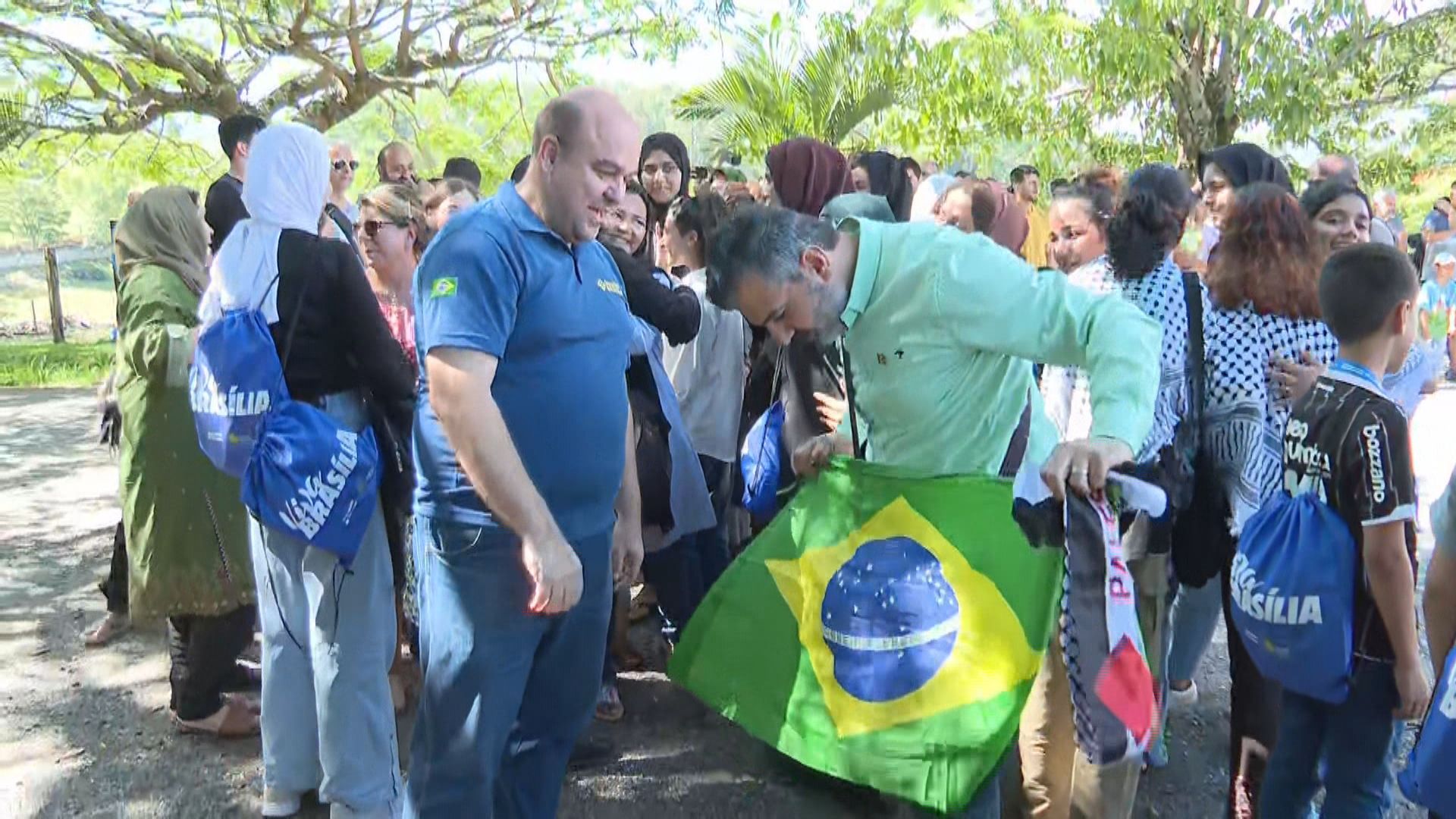 Brasileiros repatriados de Gaza chegam a abrigo no interior de SP. / CNN