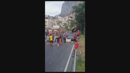 Moradores da Rocinha fecham estrada em protesto contra falta de energia