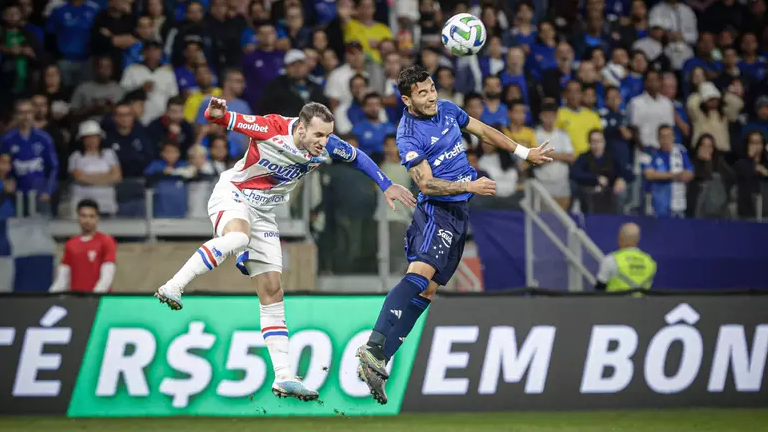 Cruzeiro e Fortaleza em partida do 1º turno