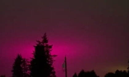 Moradores registram "céu rosa" no Canadá