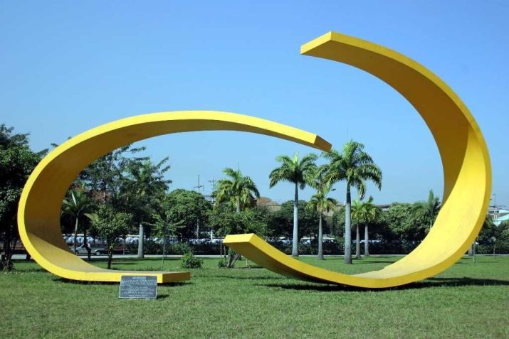 Escultura de Tomie Othtake em homenagem aos 40 anos da Usiminas, em Ipatinga (MG) / Prefeitura de Ipatinga